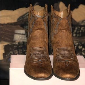 JustFab brown Ankle cowboy style boots faux suede!